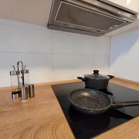 Living Flat, Eine Mit Zwei Schlafzimmern Und Balkon ショルンドルフ