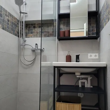 アパート Living Flat, Eine Mit Zwei Schlafzimmern Und Balkon *