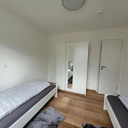 Living Flat, Eine Mit Zwei Schlafzimmern Und Balkon アパート ショルンドルフ