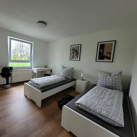 Living Flat, Eine Mit Zwei Schlafzimmern Und Balkon アパート