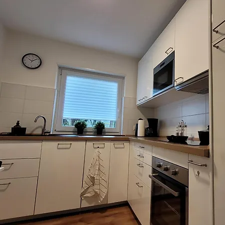 アパート Living Flat, Eine Mit Zwei Schlafzimmern Und Balkon ショルンドルフ