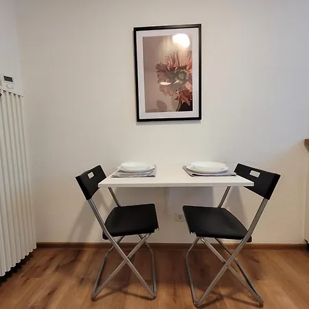 Living Flat, Eine Mit Zwei Schlafzimmern Und Balkon * ショルンドルフ