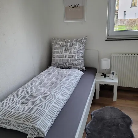 Living Flat, Eine Mit Zwei Schlafzimmern Und Balkon * Schorndorf (Baden-Wurttemberg)