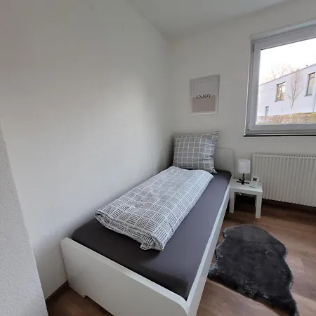 Living Flat, Eine Mit Zwei Schlafzimmern Und Balkon アパート ショルンドルフ