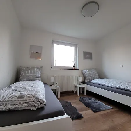 Apartment Living Flat, Eine Mit Zwei Schlafzimmern Und Balkon *