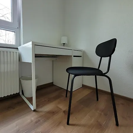 Living Flat, Eine Mit Zwei Schlafzimmern Und Balkon * ショルンドルフ