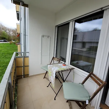 Living Flat, Eine Mit Zwei Schlafzimmern Und Balkon * ショルンドルフ