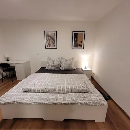 Living Flat, Eine Mit Zwei Schlafzimmern Und Balkon Daire *