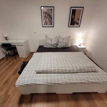 Apartment Living Flat, Eine Mit Zwei Schlafzimmern Und Balkon