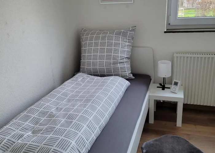 Living Flat, Eine Mit Zwei Schlafzimmern Und Balkon * Schorndorf (Baden-Wurttemberg)