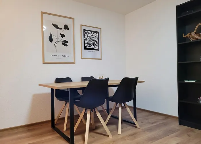 Living Flat, Eine Mit Zwei Schlafzimmern Und Balkon *